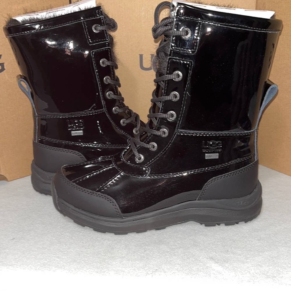 UGG ADIRONDACK III PATENT